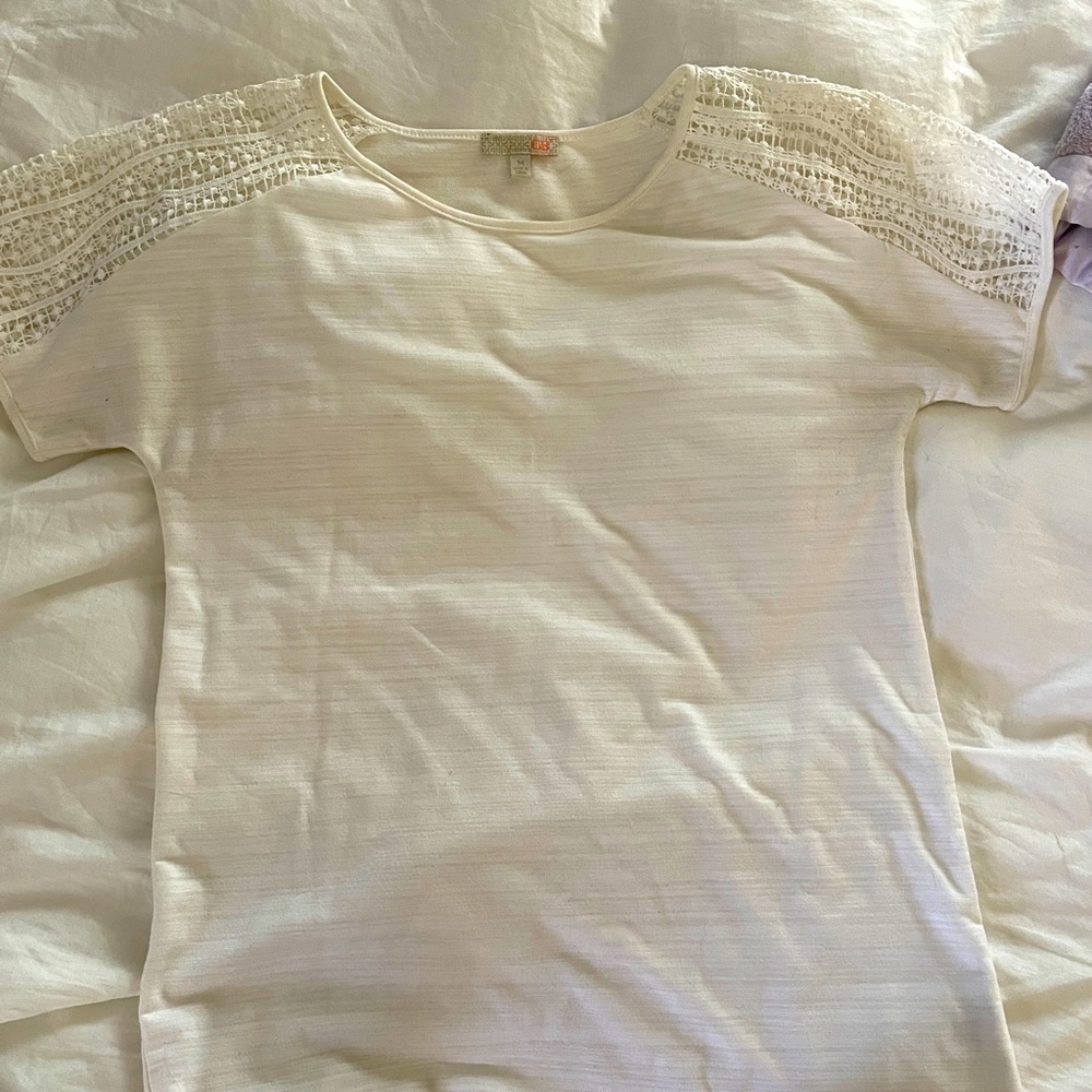 Medium, beige long shirt